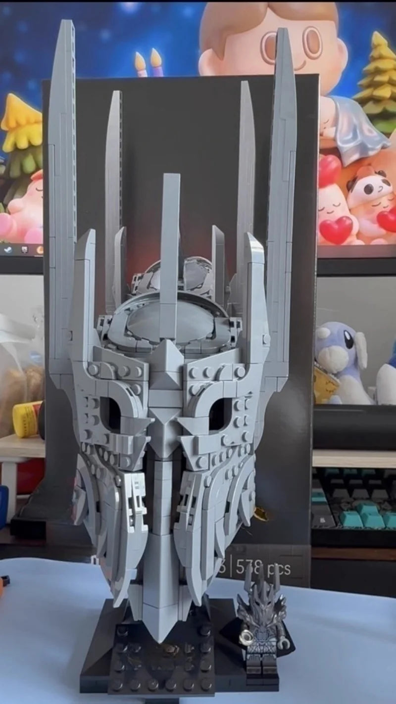 Casco de Sauron · Modelo de Exposición