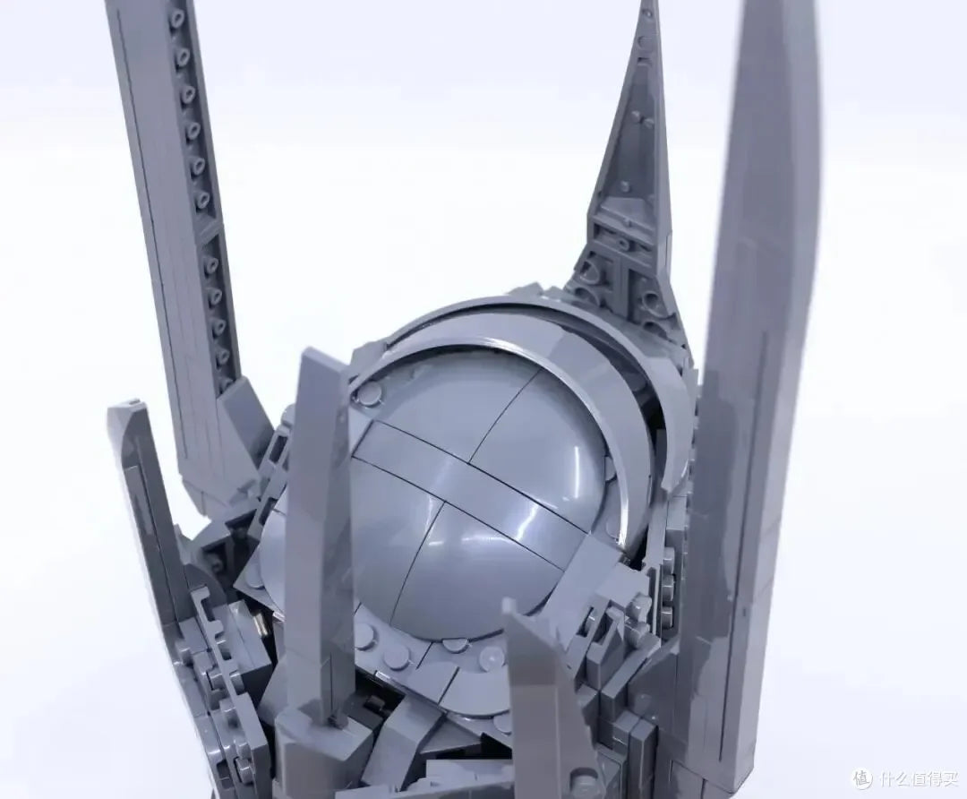 Casco de Sauron · Modelo de Exposición