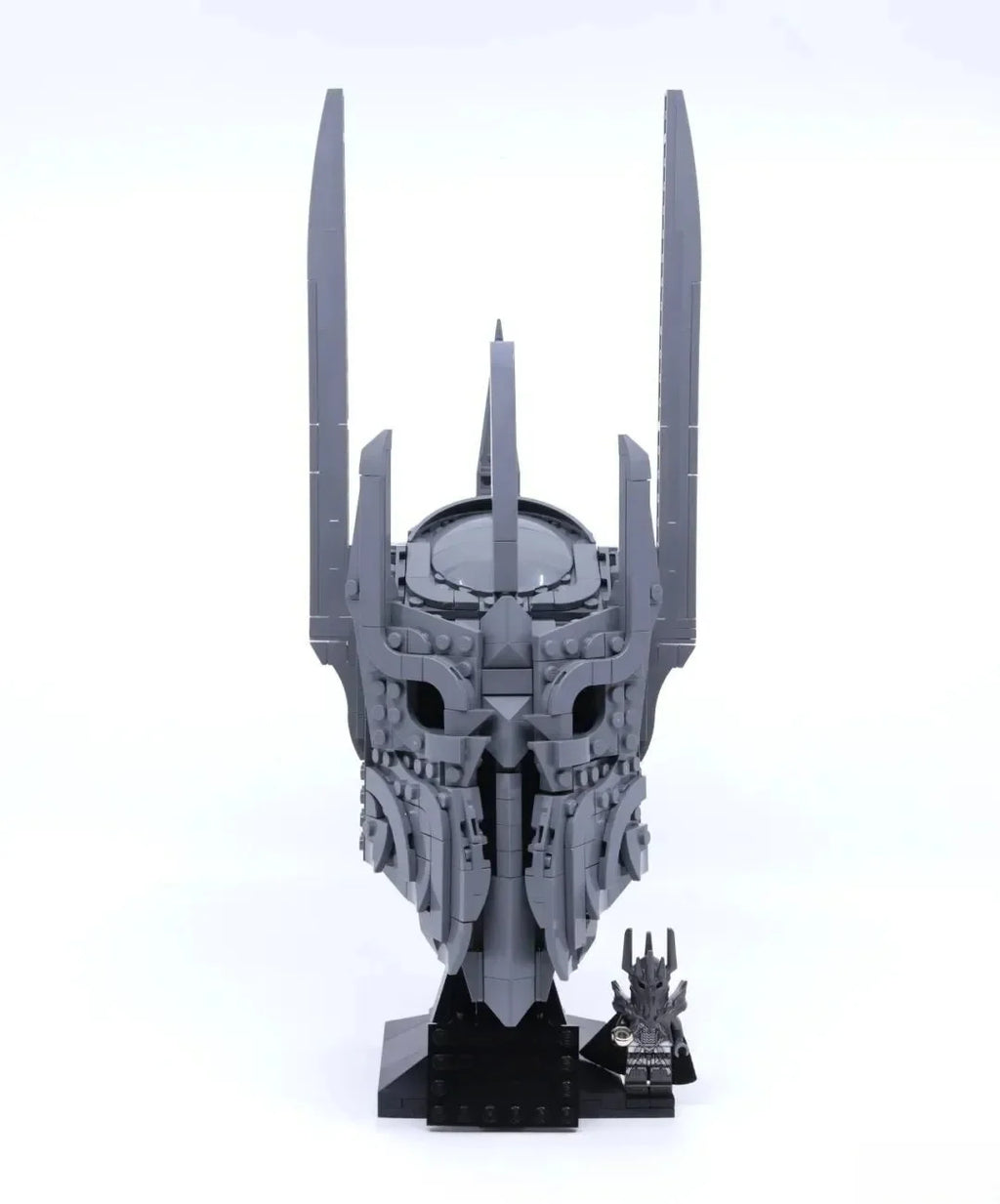 Casco de Sauron · Modelo de Exposición