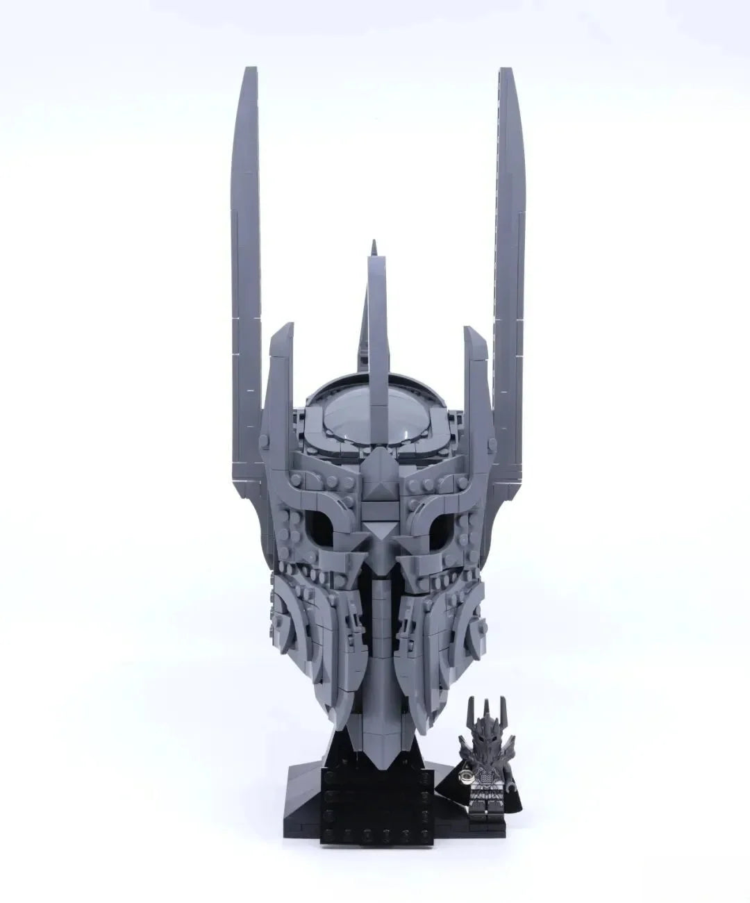 Casco de Sauron · Modelo de Exposición